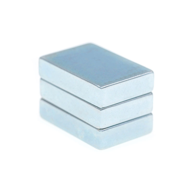 Magnet for magnetic separator