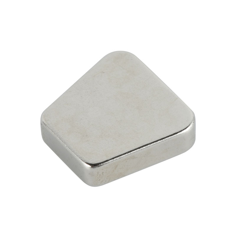 Magnet for magnetic separator